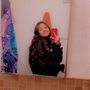 Meet your Posher, Chanel